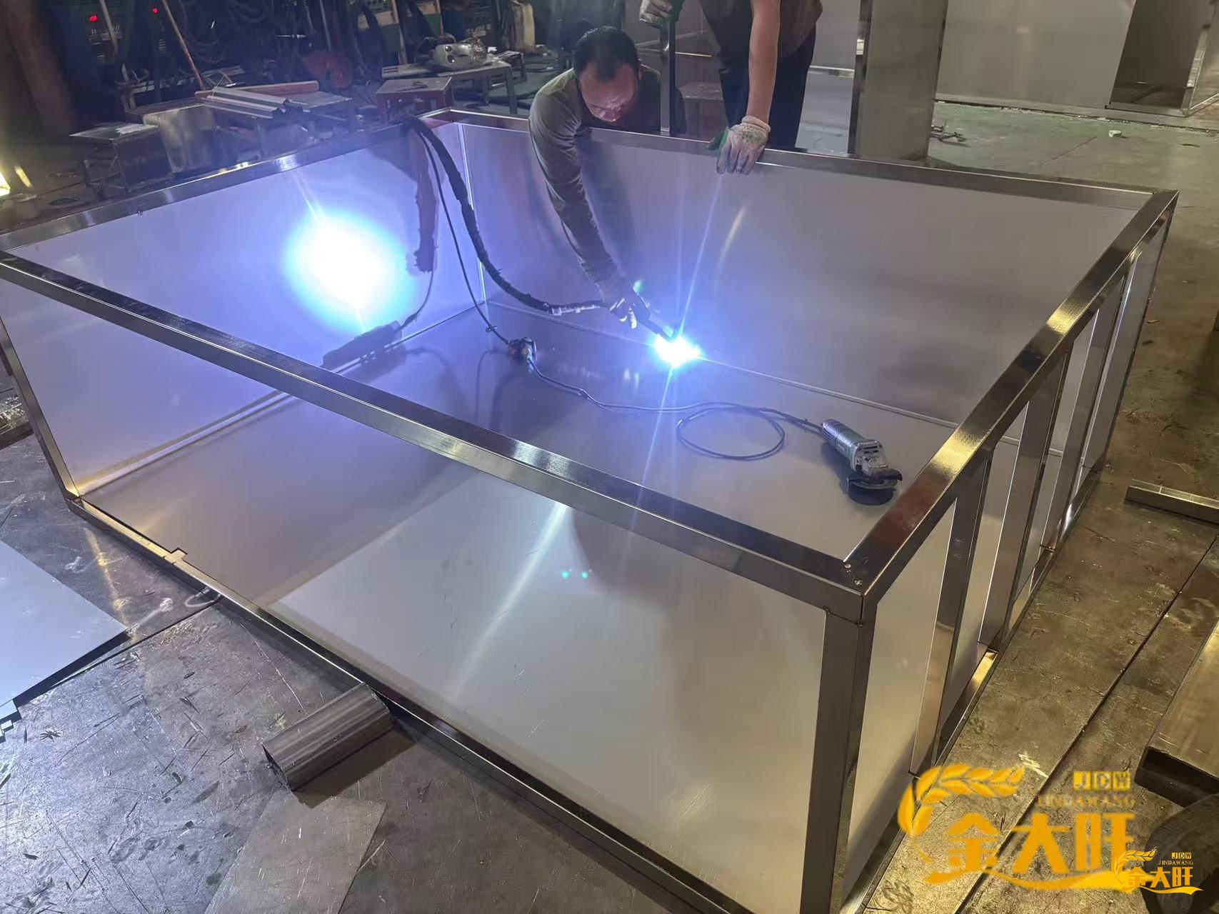 【关于不锈钢机箱制作的过程】——从选材到···