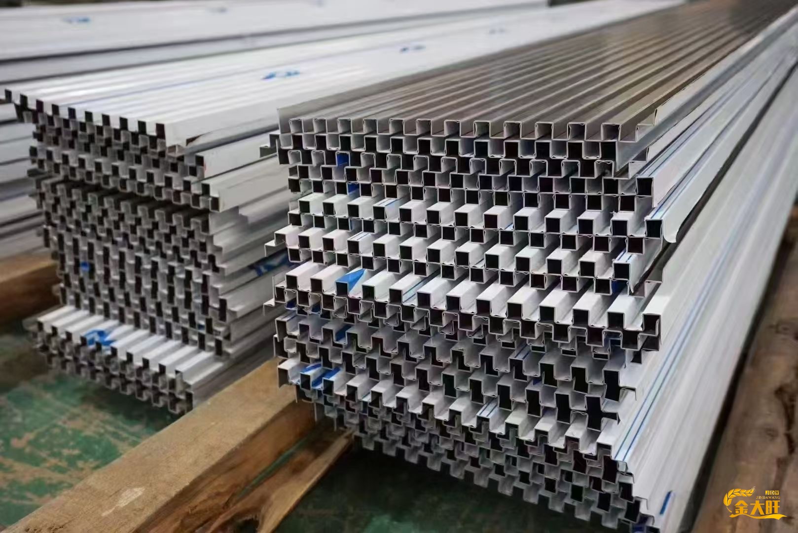 【关于不锈钢长城板】